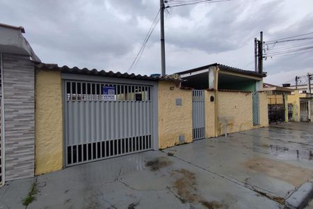 Casa à venda com 130m², 4 quartos e 2 vagas Casa à venda com 130m², 4 quartos e 2 vagasFachada e Placa