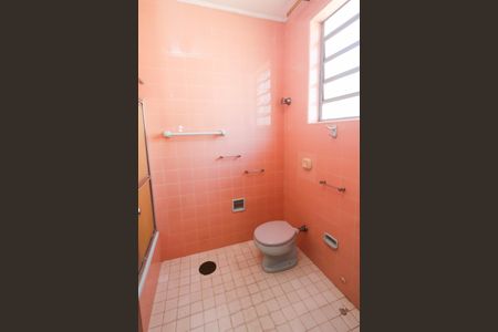 Casa à venda com 500m², 4 quartos e 4 vagasBanheiro 1