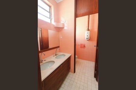 Casa à venda com 500m², 4 quartos e 4 vagasBanheiro 1