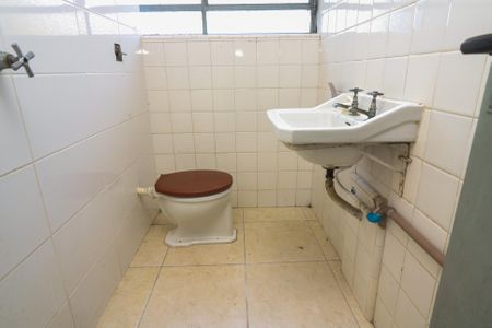 Casa à venda com 500m², 4 quartos e 4 vagasBanheiro de serviço