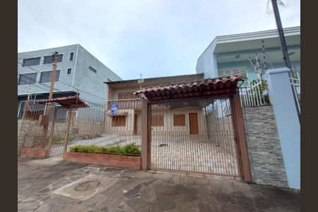 Casa à venda com 188m², 5 quartos e 3 vagas Casa à venda com 188m², 5 quartos e 3 vagasFachada