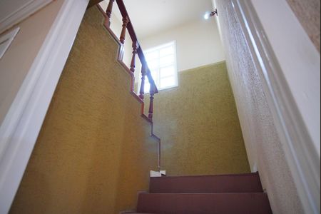 Casa à venda com 188m², 5 quartos e 3 vagasEscada - Segundo Andar