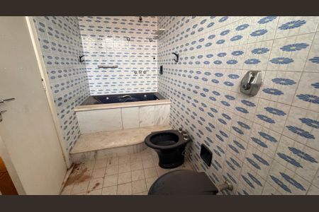 Casa à venda com 252m², 3 quartos e 4 vagasBanheiro da Suíte