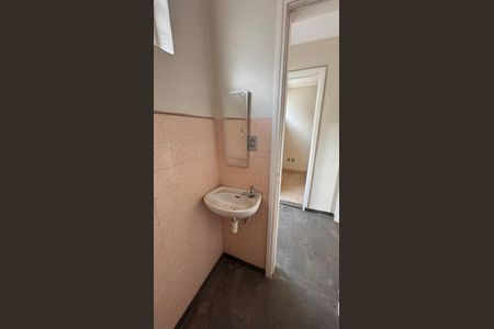 Casa à venda com 252m², 3 quartos e 4 vagasBanheiro - Casa de baixo