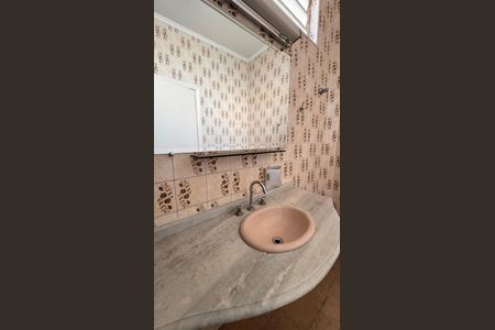 Casa à venda com 252m², 3 quartos e 4 vagasBanheiro Social