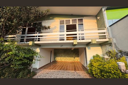 Casa à venda com 252m², 3 quartos e 4 vagasFachada