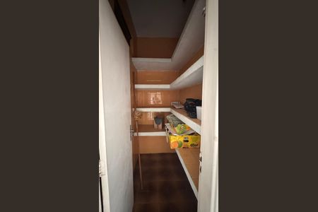 Casa à venda com 252m², 3 quartos e 4 vagasDespensa