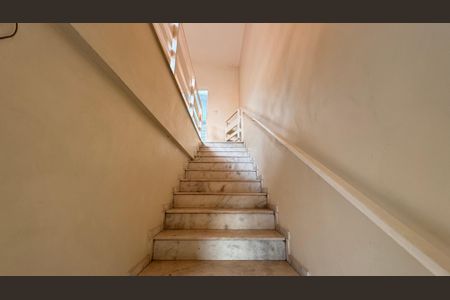 Casa à venda com 252m², 3 quartos e 4 vagasEscada