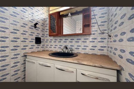 Casa à venda com 252m², 3 quartos e 4 vagasBanheiro da Suíte