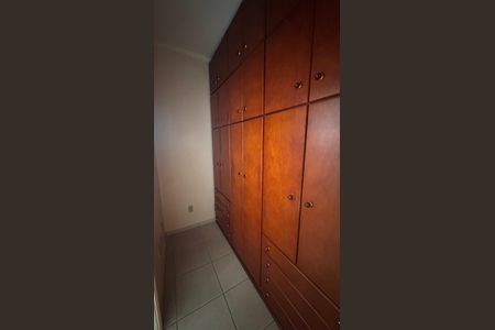 Casa à venda com 252m², 3 quartos e 4 vagasCloset da suíte