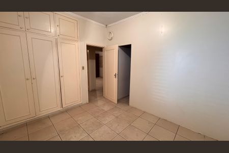 Casa à venda com 252m², 3 quartos e 4 vagasSuíte