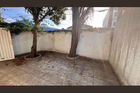 Casa à venda com 252m², 3 quartos e 4 vagasQuintal - Casa de baixo