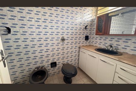 Casa à venda com 252m², 3 quartos e 4 vagasBanheiro da Suíte