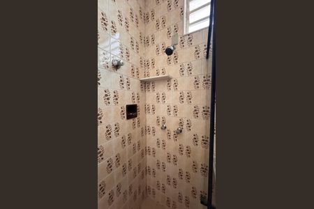 Casa à venda com 252m², 3 quartos e 4 vagasBanheiro Social