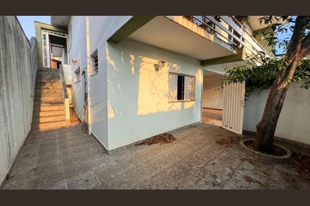 Casa à venda com 252m², 3 quartos e 4 vagasQuintal - Casa de baixo