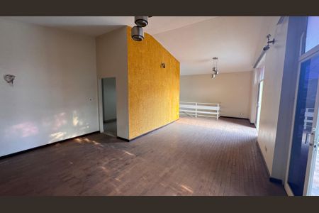 Casa à venda com 252m², 3 quartos e 4 vagasSala