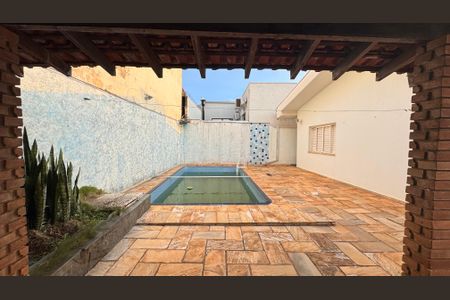 Casa à venda com 252m², 3 quartos e 4 vagasPiscina
