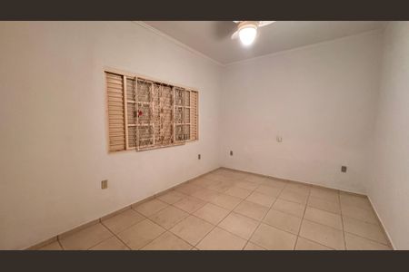 Casa à venda com 252m², 3 quartos e 4 vagasQuarto 2