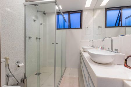 Apartamento à venda com 167m², 4 quartos e 4 vagasBanheiro