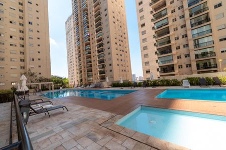 Apartamento à venda com 68m², 2 quartos e 1 vagaÁrea comum - Piscina