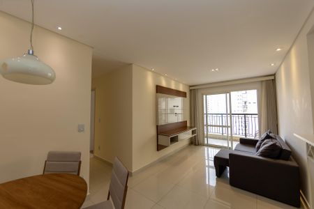 Sala de apartamento para alugar com 2 quartos, 68m² em Jardim Tupanci, Barueri