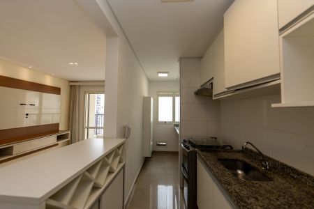 Cozinha de apartamento para alugar com 2 quartos, 68m² em Jardim Tupanci, Barueri