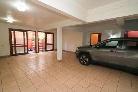 Casa à venda com 650m², 4 quartos e 7 vagas Casa à venda com 650m², 4 quartos e 7 vagasGaragem