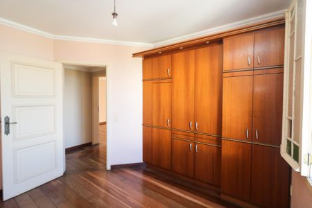 Casa à venda com 650m², 4 quartos e 7 vagas Casa à venda com 650m², 4 quartos e 7 vagasQuarto 1