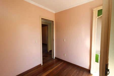 Casa à venda com 650m², 4 quartos e 7 vagas Casa à venda com 650m², 4 quartos e 7 vagasQuarto 2