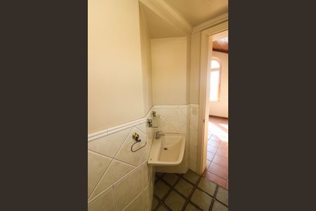 Casa à venda com 650m², 4 quartos e 7 vagas Casa à venda com 650m², 4 quartos e 7 vagasLavabo 2