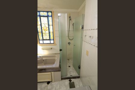 Casa à venda com 650m², 4 quartos e 7 vagas Casa à venda com 650m², 4 quartos e 7 vagasBanheiro da Suíte 1