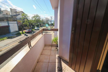 Casa à venda com 650m², 4 quartos e 7 vagas Casa à venda com 650m², 4 quartos e 7 vagasSacada do Quarto 2