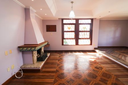 Casa à venda com 650m², 4 quartos e 7 vagas Casa à venda com 650m², 4 quartos e 7 vagasSala