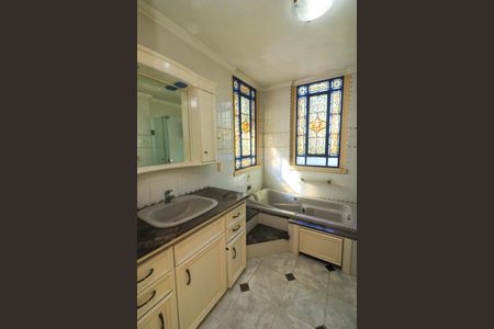 Casa à venda com 650m², 4 quartos e 7 vagas Casa à venda com 650m², 4 quartos e 7 vagasBanheiro da Suíte 1