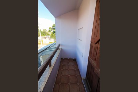 Casa à venda com 650m², 4 quartos e 7 vagas Casa à venda com 650m², 4 quartos e 7 vagasSacada do Quarto 1