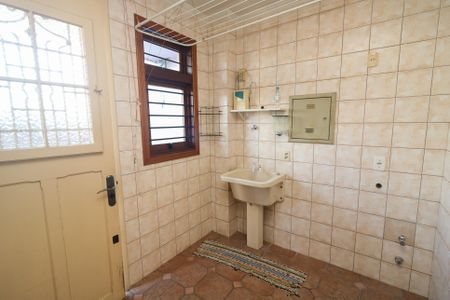 Casa à venda com 650m², 4 quartos e 7 vagas Casa à venda com 650m², 4 quartos e 7 vagasÁrea de Serviço