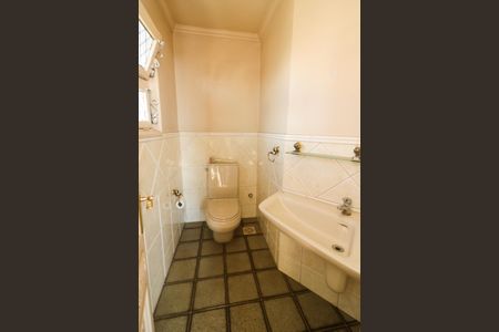 Casa à venda com 650m², 4 quartos e 7 vagas Casa à venda com 650m², 4 quartos e 7 vagasLavabo 2