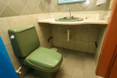 Casa à venda com 650m², 4 quartos e 7 vagas Casa à venda com 650m², 4 quartos e 7 vagasBanheiro da Suíte 2