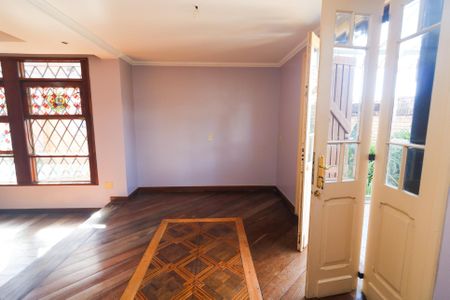 Casa à venda com 650m², 4 quartos e 7 vagas Casa à venda com 650m², 4 quartos e 7 vagasSala de Jantar