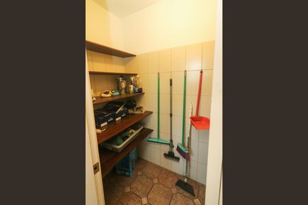 Casa à venda com 650m², 4 quartos e 7 vagas Casa à venda com 650m², 4 quartos e 7 vagasDespensa