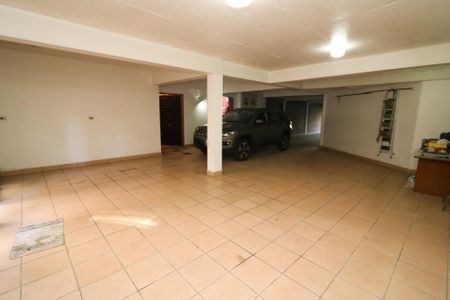 Casa à venda com 650m², 4 quartos e 7 vagas Casa à venda com 650m², 4 quartos e 7 vagasGaragem