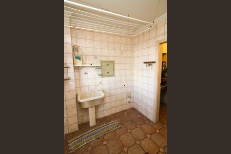 Casa à venda com 650m², 4 quartos e 7 vagas Casa à venda com 650m², 4 quartos e 7 vagasÁrea de Serviço