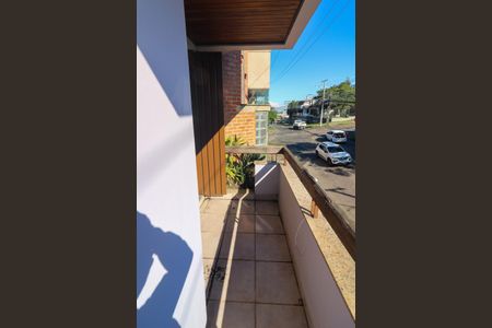 Casa à venda com 650m², 4 quartos e 7 vagas Casa à venda com 650m², 4 quartos e 7 vagasSacada do Quarto 2
