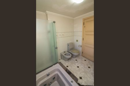 Casa à venda com 650m², 4 quartos e 7 vagas Casa à venda com 650m², 4 quartos e 7 vagasBanheiro da Suíte 1