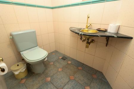 Casa à venda com 650m², 4 quartos e 7 vagas Casa à venda com 650m², 4 quartos e 7 vagasLavabo 1