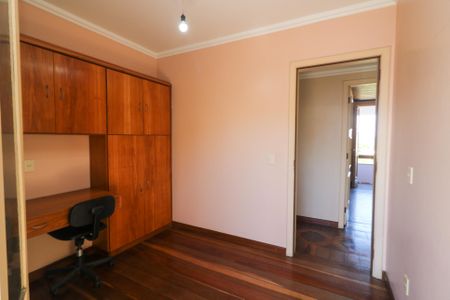 Casa à venda com 650m², 4 quartos e 7 vagas Casa à venda com 650m², 4 quartos e 7 vagasQuarto 2