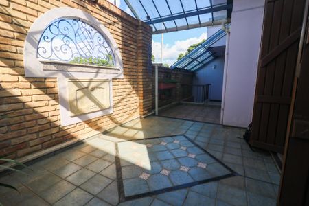 Casa à venda com 650m², 4 quartos e 7 vagas Casa à venda com 650m², 4 quartos e 7 vagasVaranda da Sala de Jantar