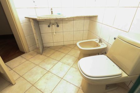 Casa à venda com 650m², 4 quartos e 7 vagas Casa à venda com 650m², 4 quartos e 7 vagasBanheiro Social