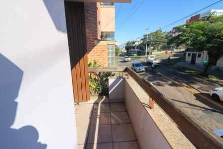 Casa à venda com 650m², 4 quartos e 7 vagas Casa à venda com 650m², 4 quartos e 7 vagasSacada do Quarto 2