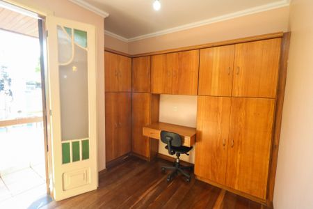 Casa à venda com 650m², 4 quartos e 7 vagas Casa à venda com 650m², 4 quartos e 7 vagasQuarto 2